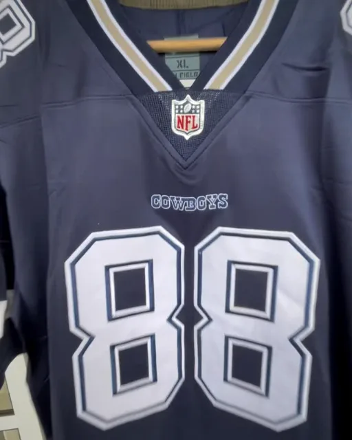 Jersey azul-marinho do Dallas Cowboys com o número 88