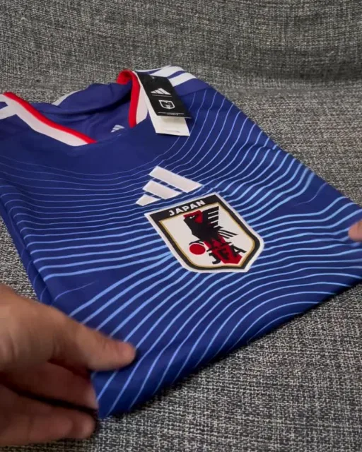 Camisa azul do Japão com listras finas, ainda com etiqueta